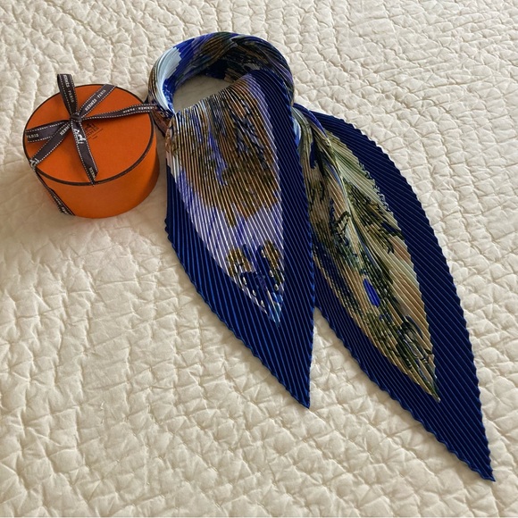 Hermes Kuggor Tree Pleated Plisse Silk Scarf - Picture 5 of 16